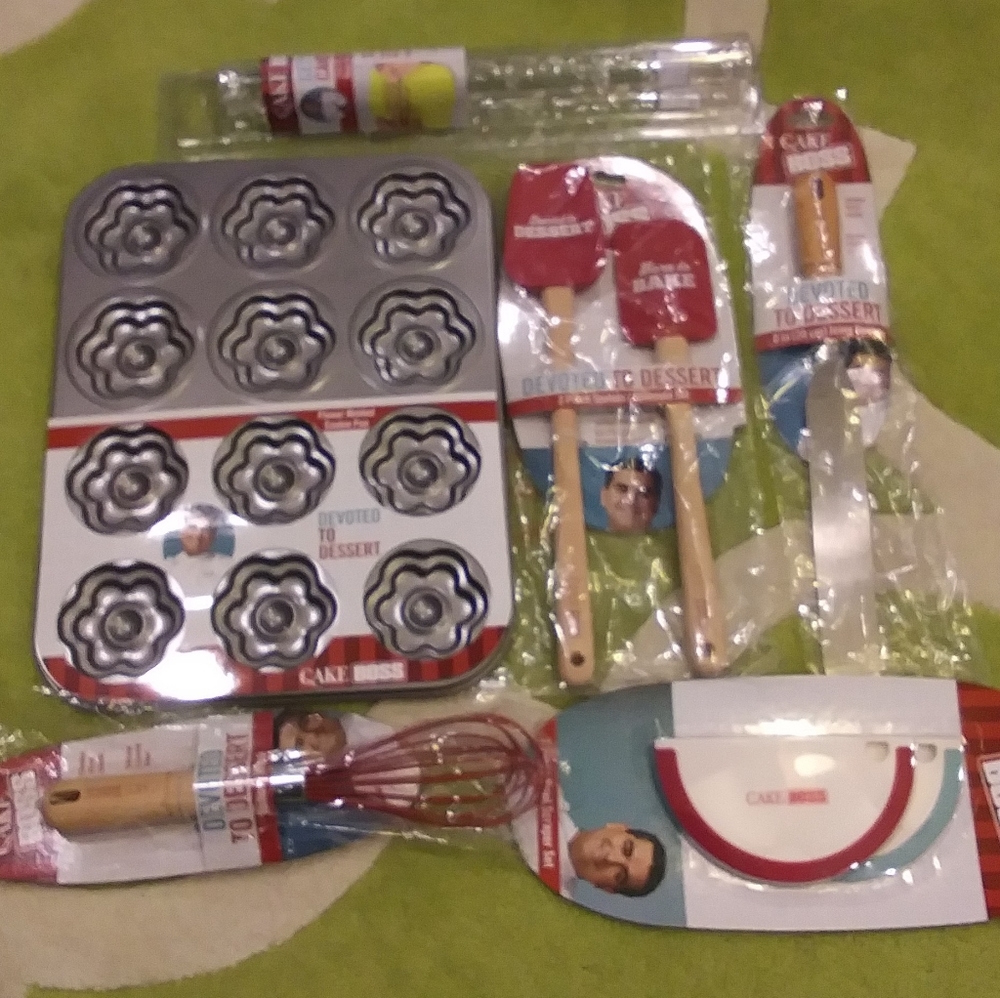 NWT! Cake Boss Bakeware 8pc set